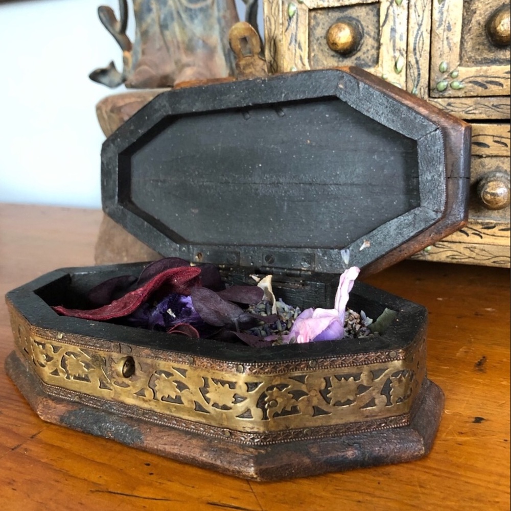Antique East Indian Spice Box - Picture 7 of 16